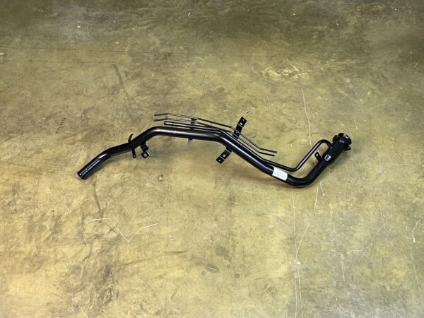 Горловина Mitsubishi Pajero дизель MR959772