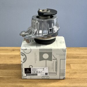Опора двигателя MB A2052406317