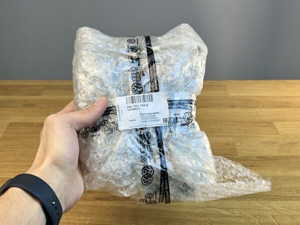 Крышка распредвала 06L103144K
